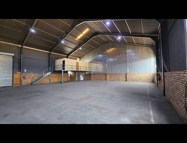 375M² WAREHOUSE TO LET IN ROSSLYN